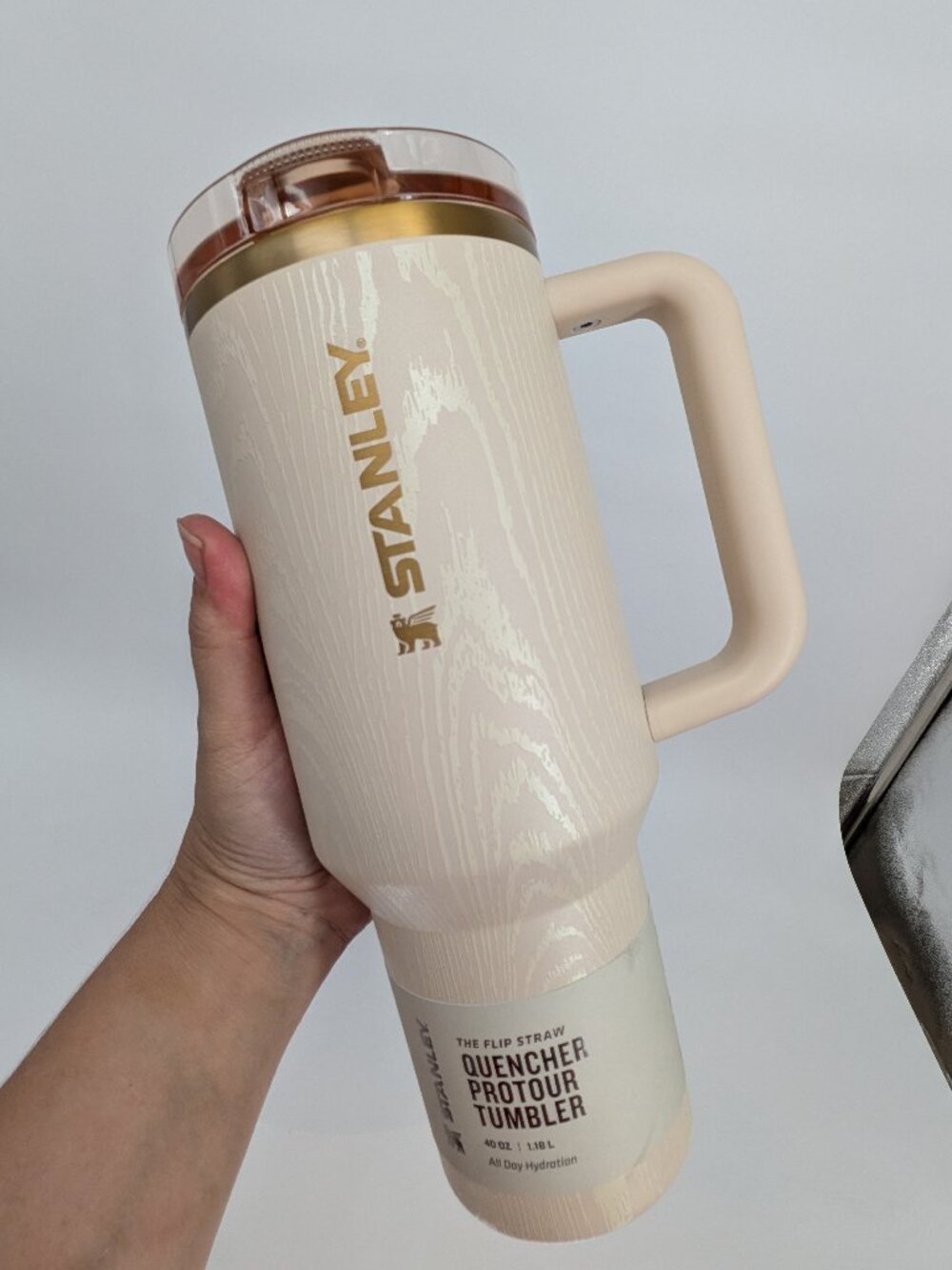 new STANLEY Quencher protour Tumbler Holiday Cheers 40 OZ Birch Woodgrain cream